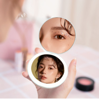 Кишенькове кругле дзеркало для макіяжу з LED підсвічуванням Pocket Mirror USB