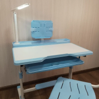 Дитяча парта зі стільцем регульована з лампою та підставкою для книг X-390 70×46 см синя