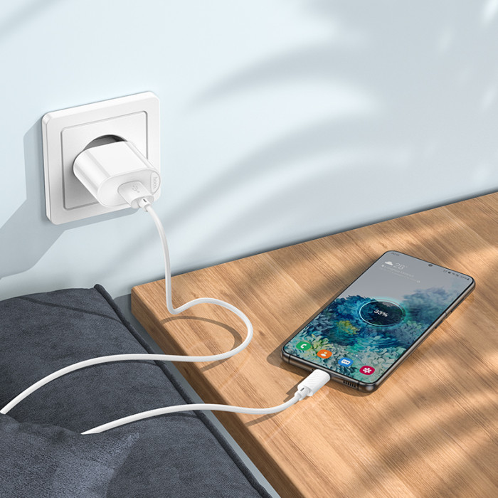 Мережевий зарядний пристрій з кабелем HOCO C109A Fighter single port QC3.0 charger set(Micro) White